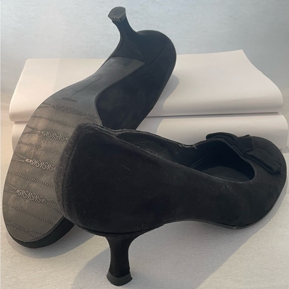 Black Suede Stuart Weiztman Round Tor Kitten Heel - Picture 2 of 4